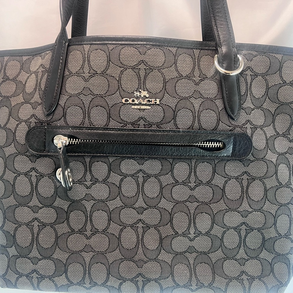 J1781-37229 Coach Taylor Tote Black Great Condition
